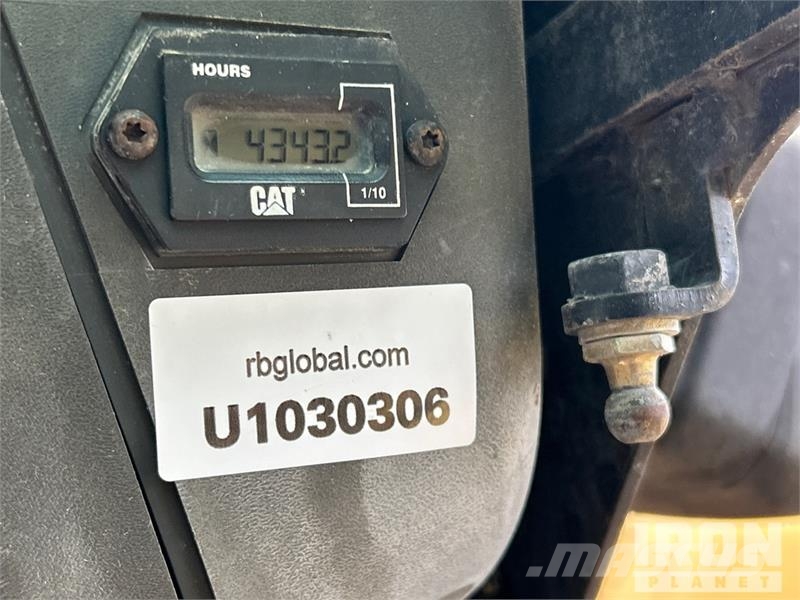 CAT 246 Chargeuse compacte