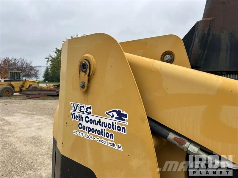 CAT 246 Chargeuse compacte