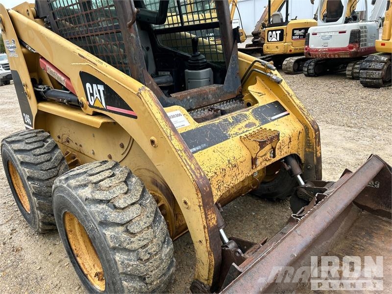 CAT 246 Chargeuse compacte