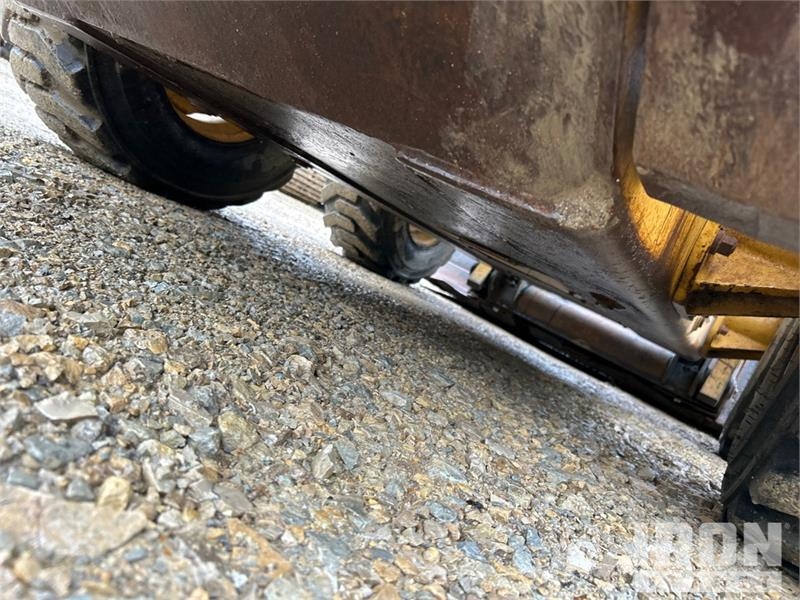 CAT 246 Chargeuse compacte