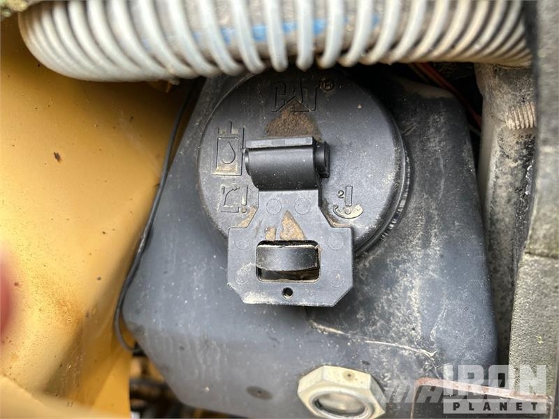 CAT 246 Chargeuse compacte