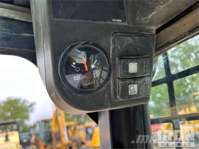 CAT 246 Chargeuse compacte