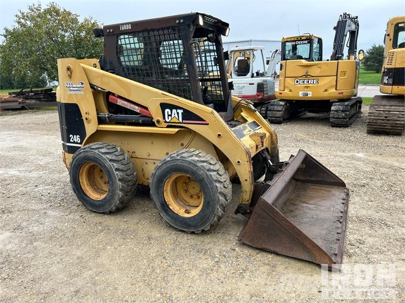 CAT 246 Chargeuse compacte