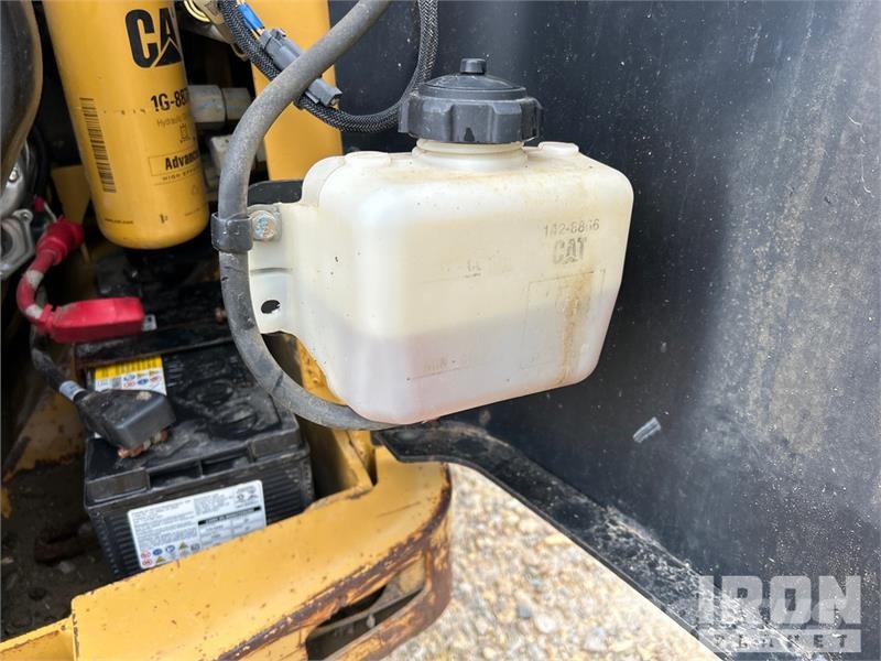 CAT 246 Chargeuse compacte