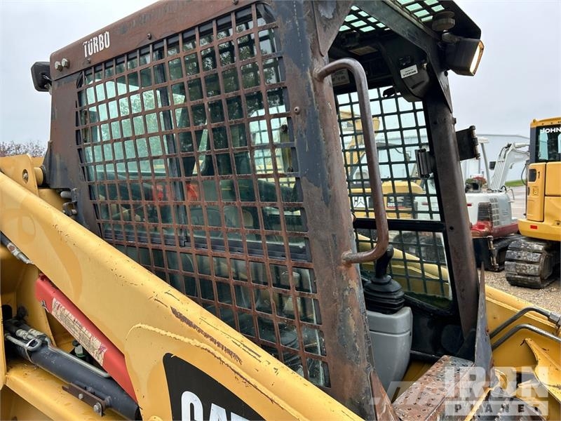 CAT 246 Chargeuse compacte
