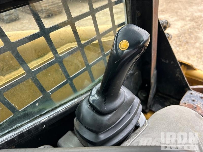 CAT 246 Chargeuse compacte