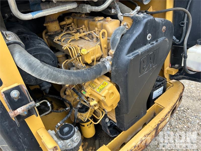 CAT 246 Chargeuse compacte