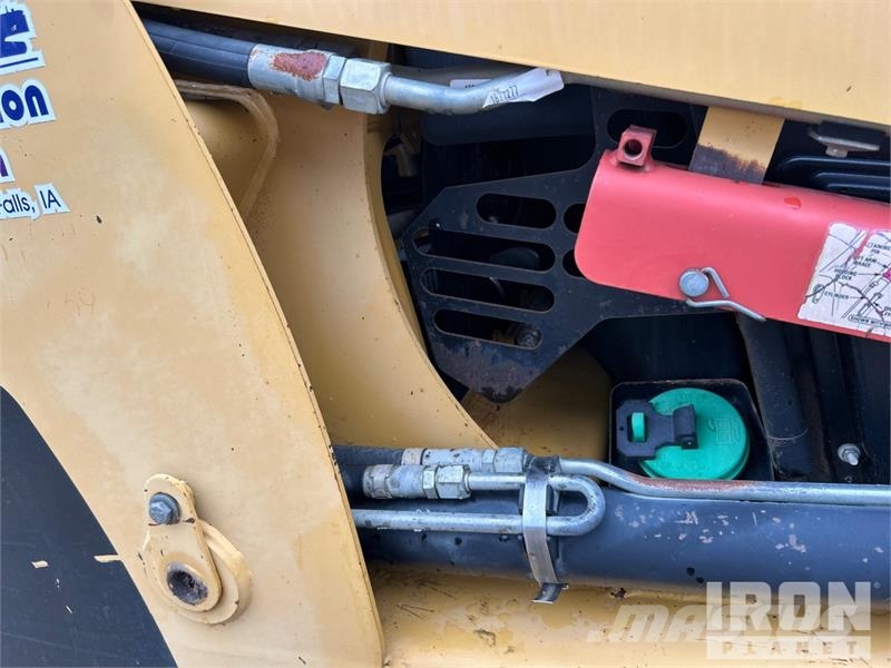 CAT 246 Chargeuse compacte