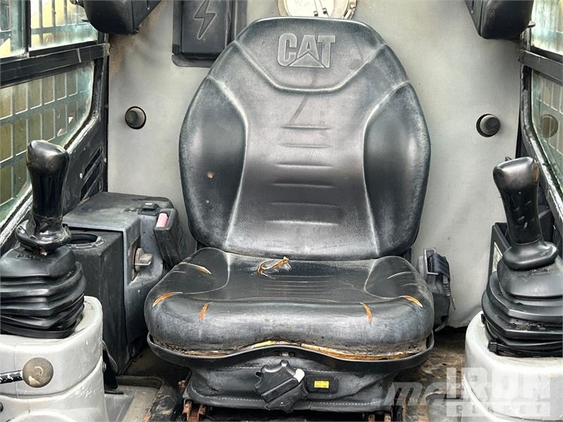 CAT 246 Chargeuse compacte