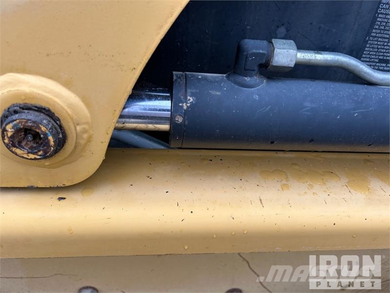 CAT 246 Chargeuse compacte