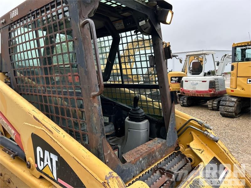 CAT 246 Chargeuse compacte