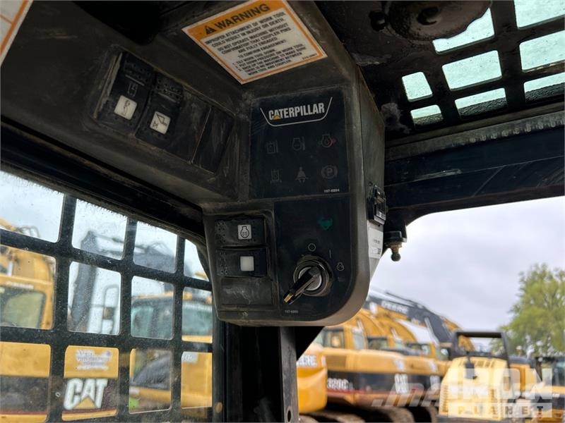 CAT 246 Chargeuse compacte