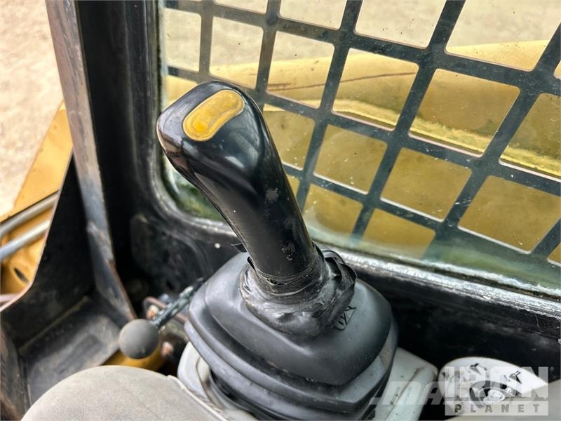 CAT 246 Chargeuse compacte