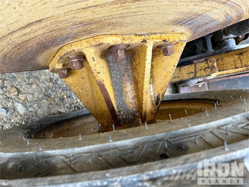 CAT 246 Chargeuse compacte