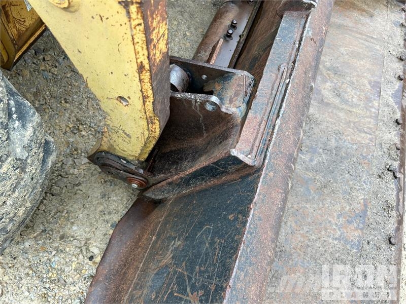 CAT 246 Chargeuse compacte