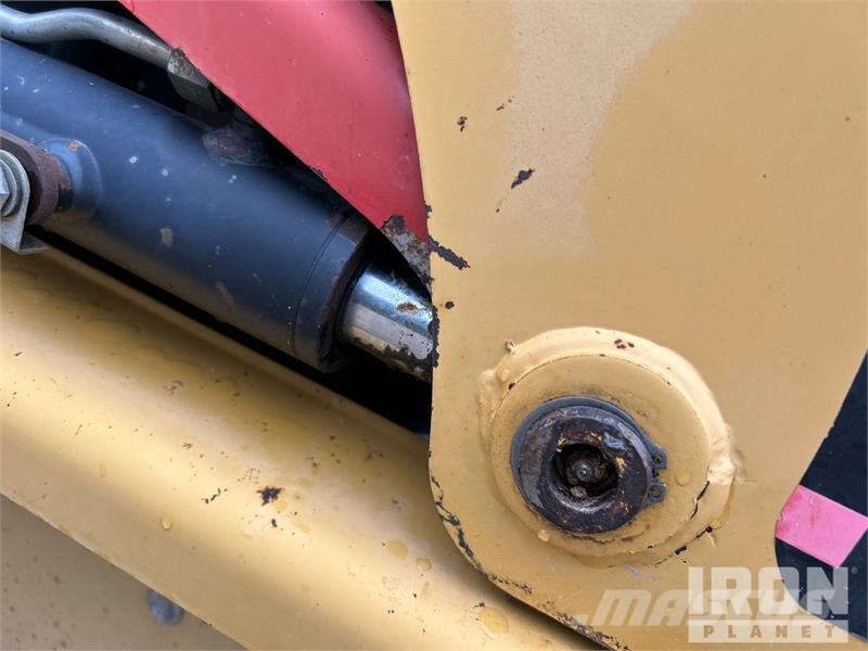CAT 246 Chargeuse compacte