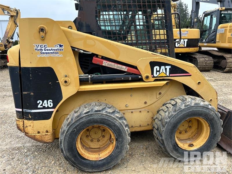 CAT 246 Chargeuse compacte