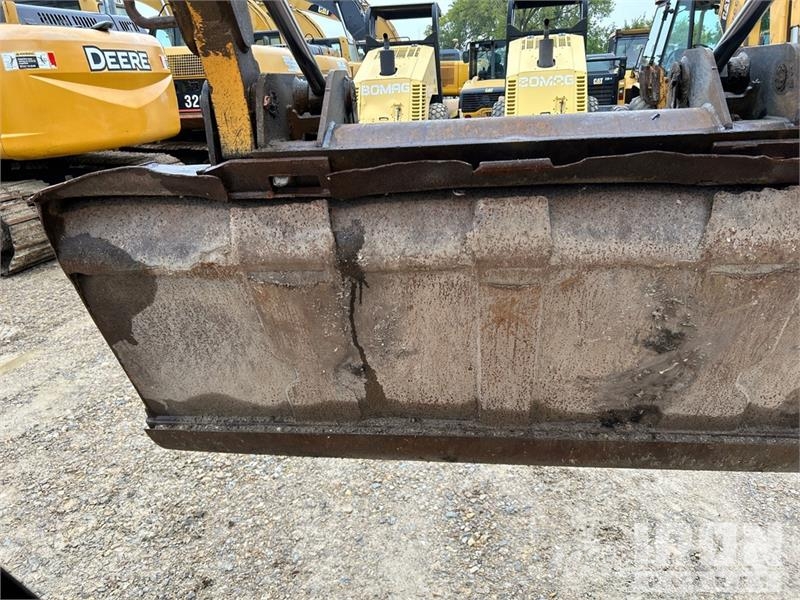CAT 246 Chargeuse compacte