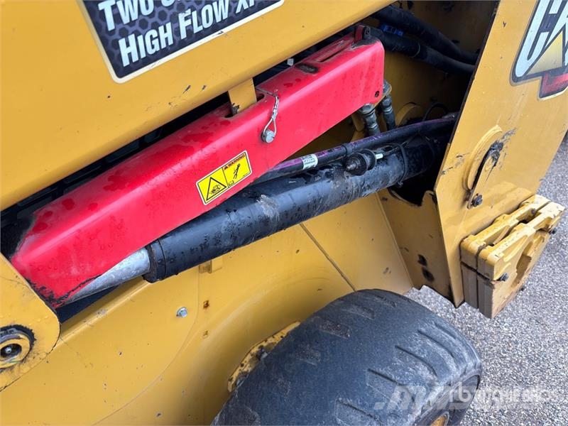 CAT 246D3 Two-Speed High Flow XPS Skid Steer Loader Skid steer mini nakladalci