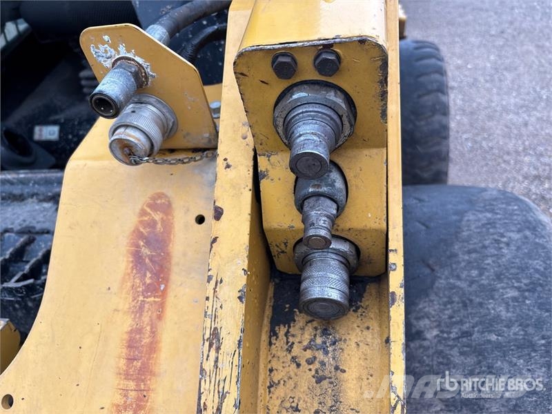 CAT 246D3 Two-Speed High Flow XPS Skid Steer Loader Skid steer mini nakladalci