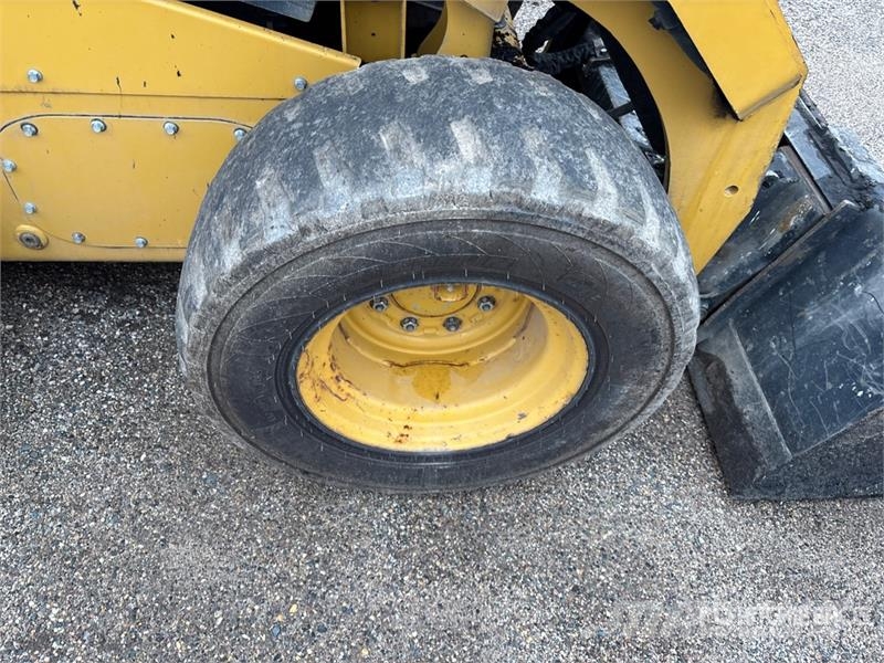 CAT 246D3 Two-Speed High Flow XPS Skid Steer Loader Skid steer mini nakladalci