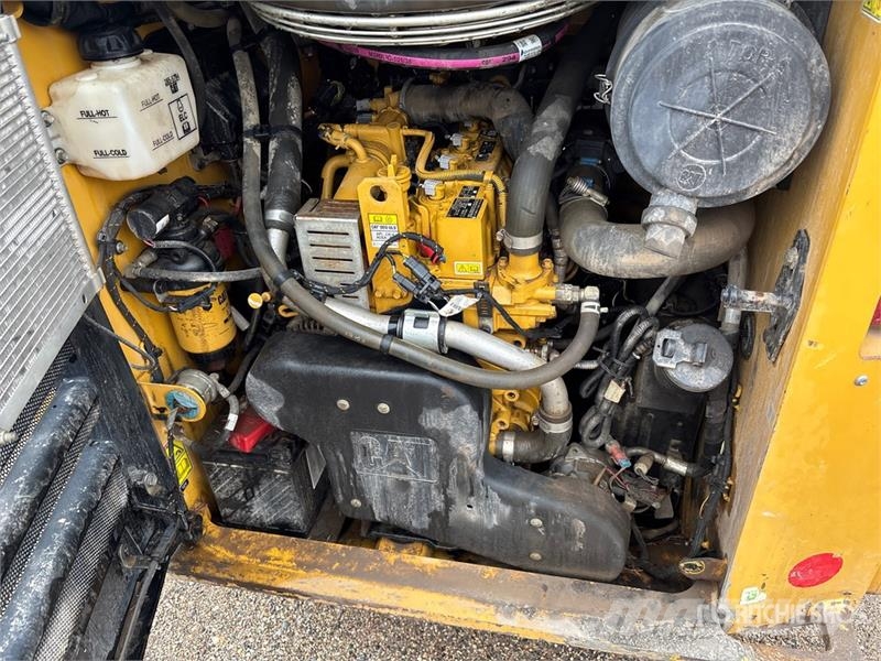 CAT 246D3 Two-Speed High Flow XPS Skid Steer Loader Skid steer mini nakladalci