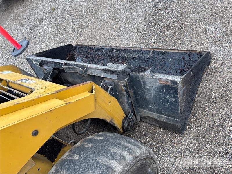 CAT 246D3 Two-Speed High Flow XPS Skid Steer Loader Skid steer mini nakladalci