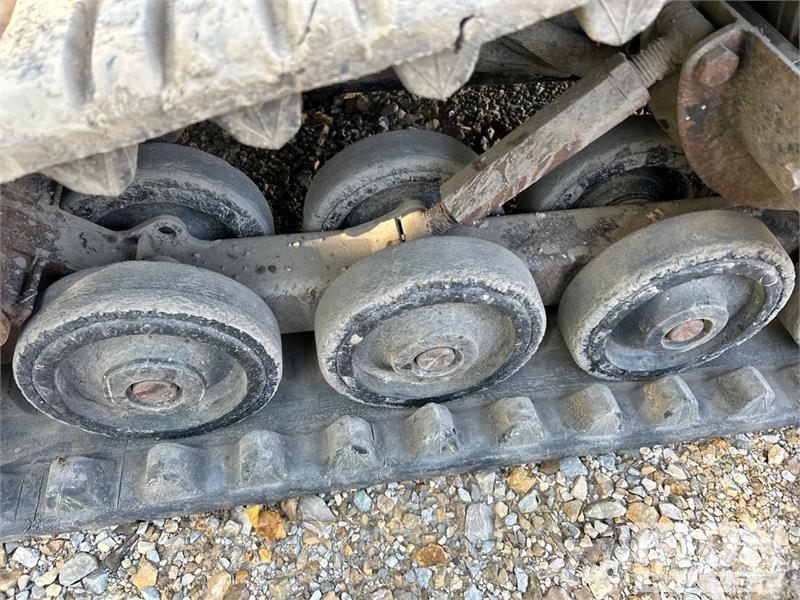 CAT 247B لوادر انزلاقية التوجيه