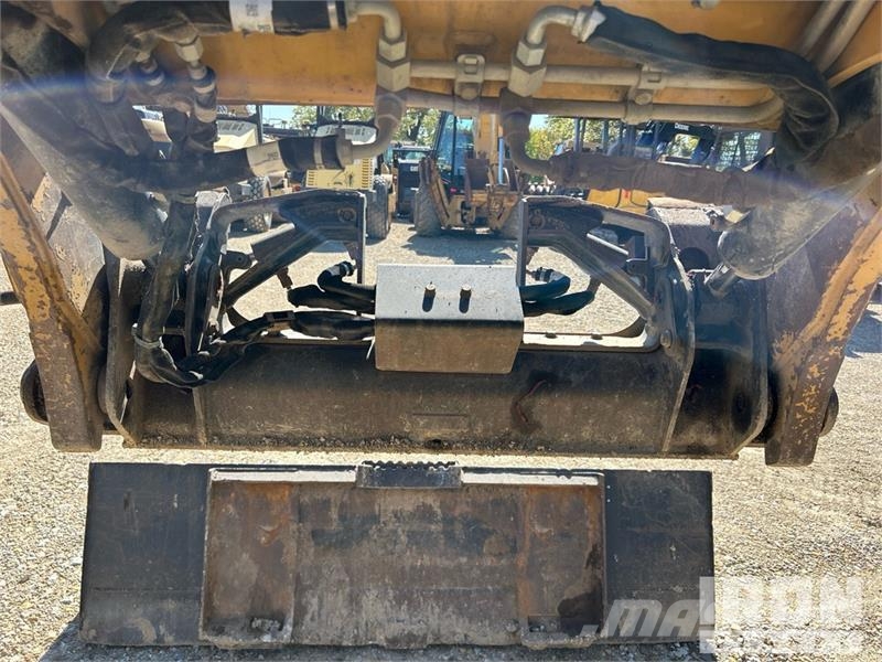 CAT 247B لوادر انزلاقية التوجيه