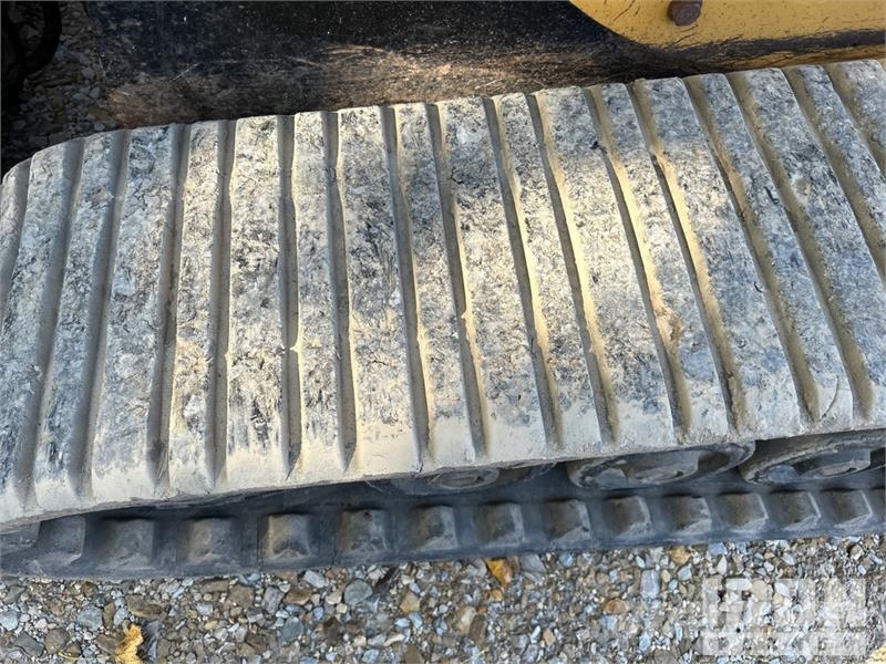 CAT 247B لوادر انزلاقية التوجيه