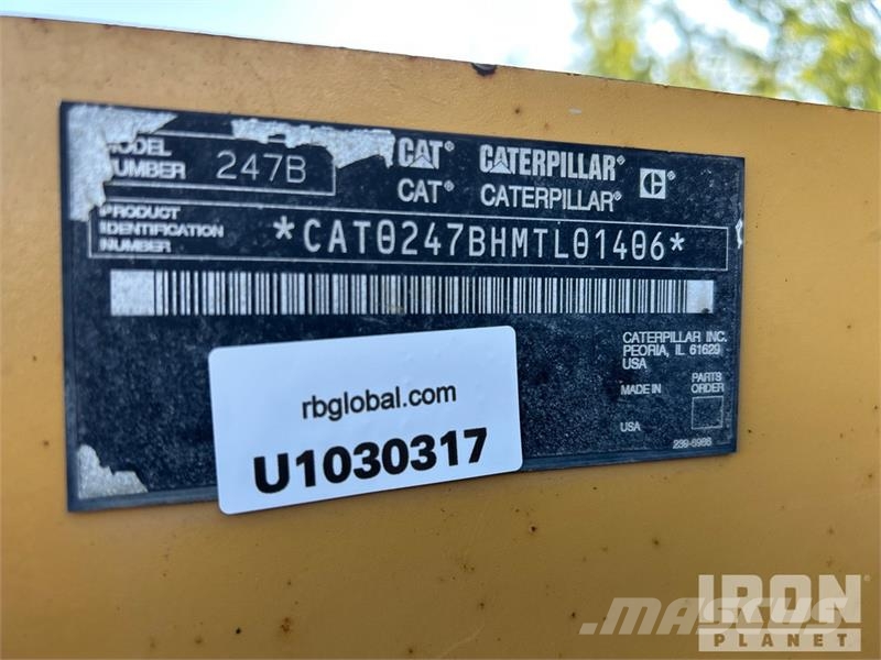 CAT 247B لوادر انزلاقية التوجيه