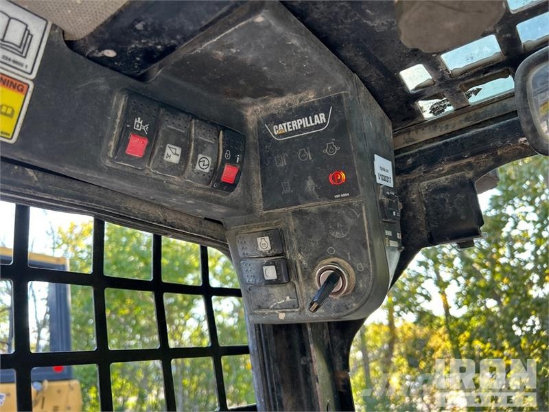 CAT 247B لوادر انزلاقية التوجيه