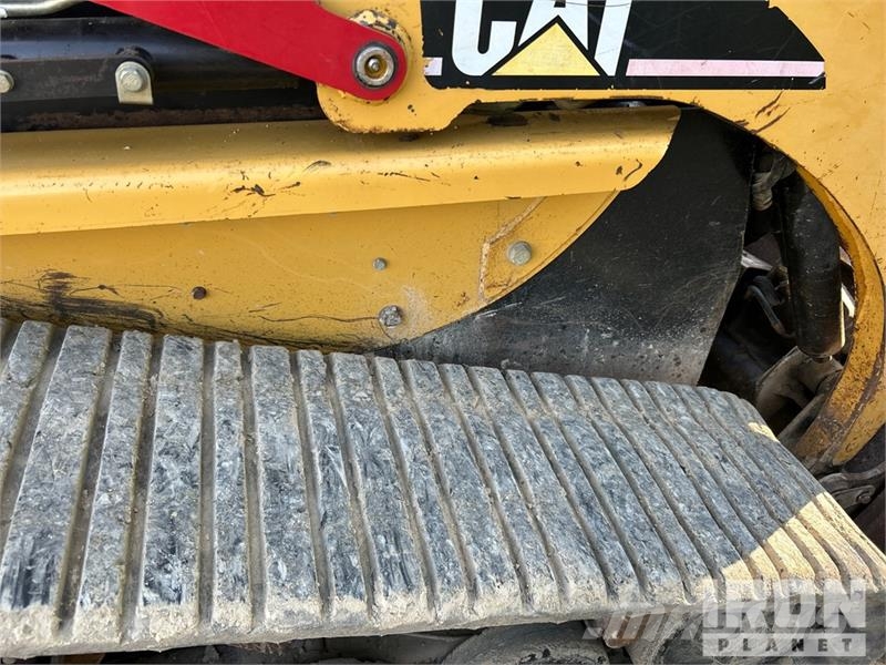 CAT 247B لوادر انزلاقية التوجيه