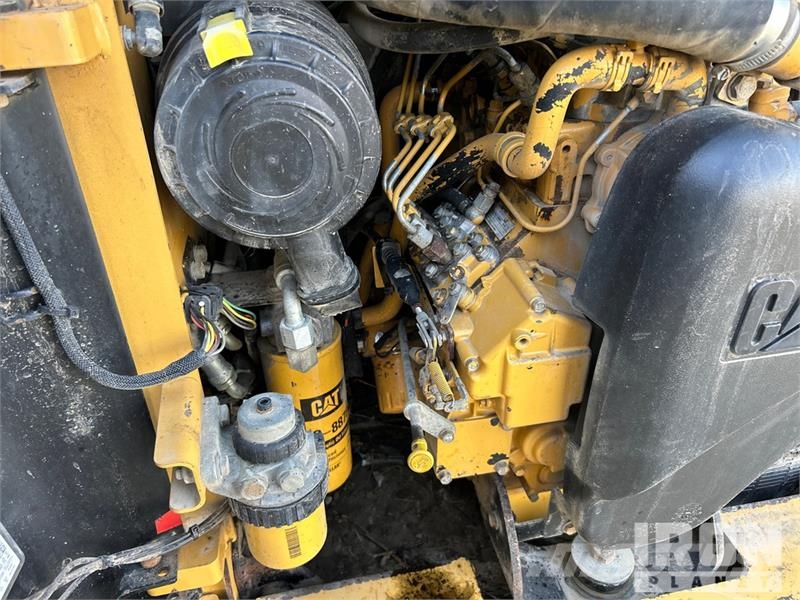 CAT 247B لوادر انزلاقية التوجيه