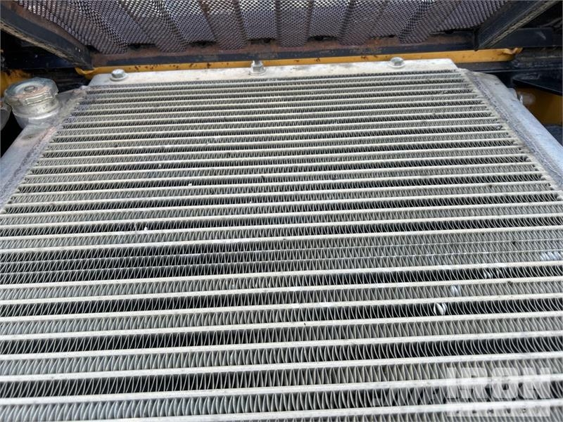 CAT 247B لوادر انزلاقية التوجيه