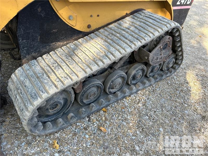 CAT 247B لوادر انزلاقية التوجيه