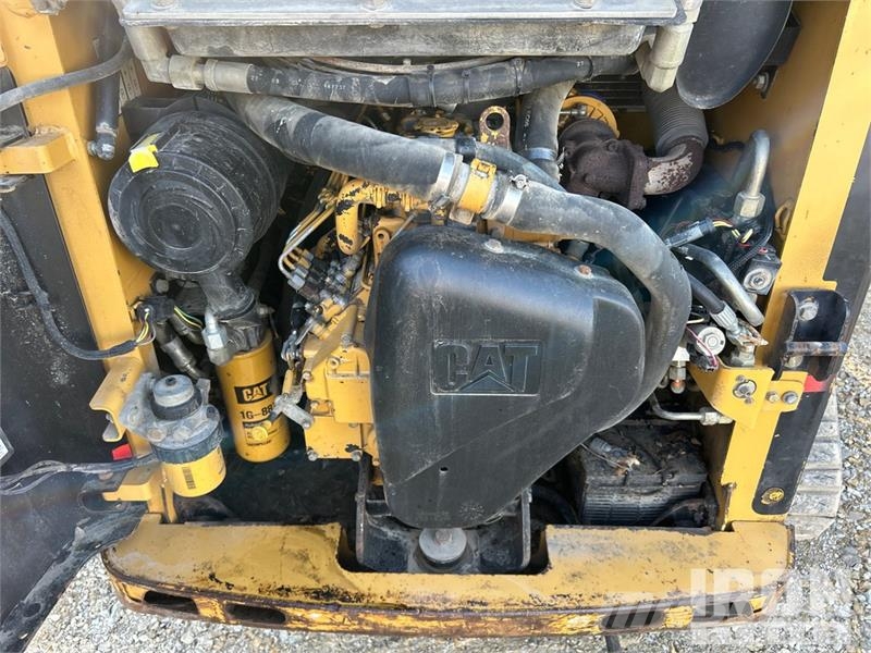 CAT 247B لوادر انزلاقية التوجيه