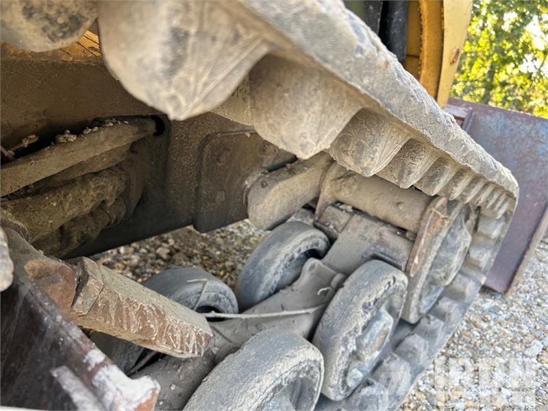 CAT 247B لوادر انزلاقية التوجيه