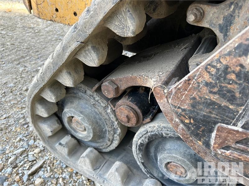 CAT 247B لوادر انزلاقية التوجيه