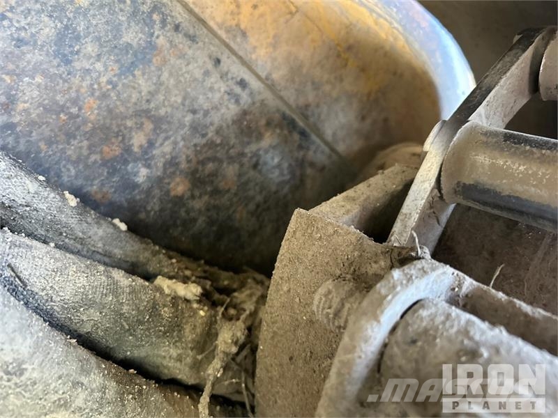 CAT 247B لوادر انزلاقية التوجيه