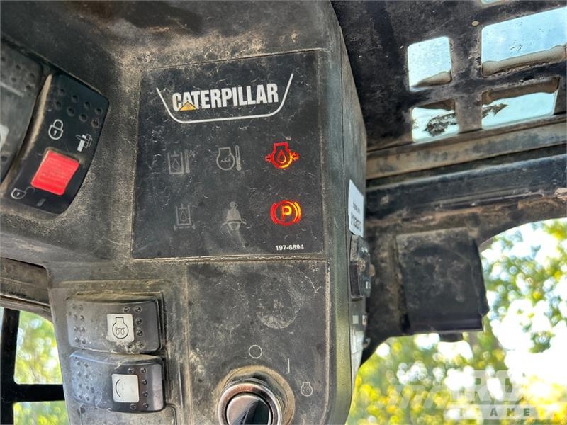 CAT 247B لوادر انزلاقية التوجيه