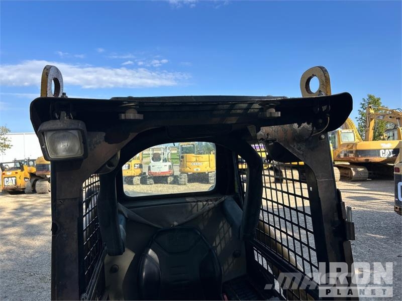 CAT 247B لوادر انزلاقية التوجيه