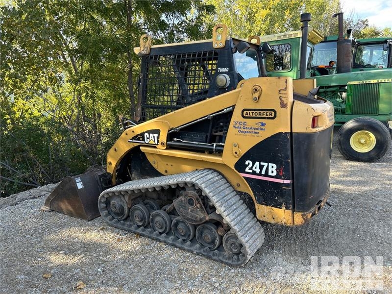 CAT 247B لوادر انزلاقية التوجيه
