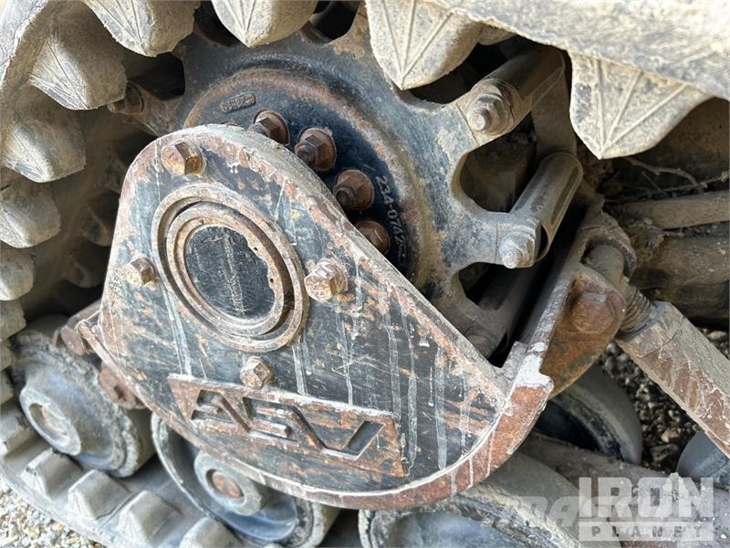 CAT 247B لوادر انزلاقية التوجيه
