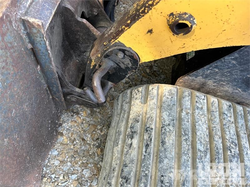 CAT 247B لوادر انزلاقية التوجيه