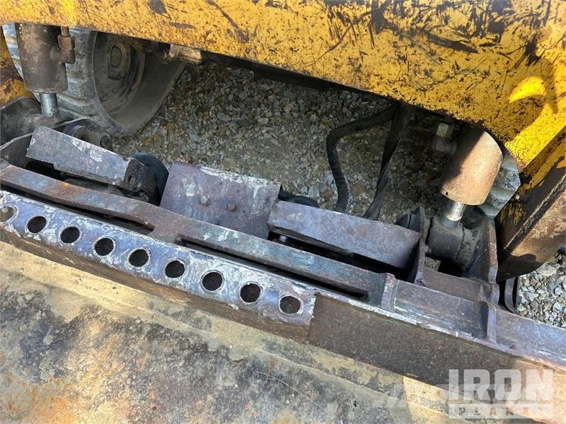 CAT 247B لوادر انزلاقية التوجيه