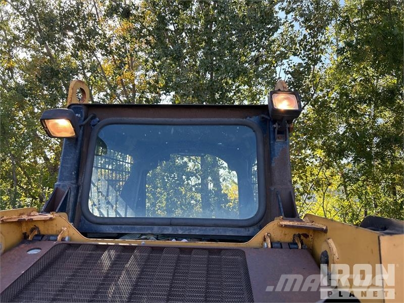 CAT 247B لوادر انزلاقية التوجيه
