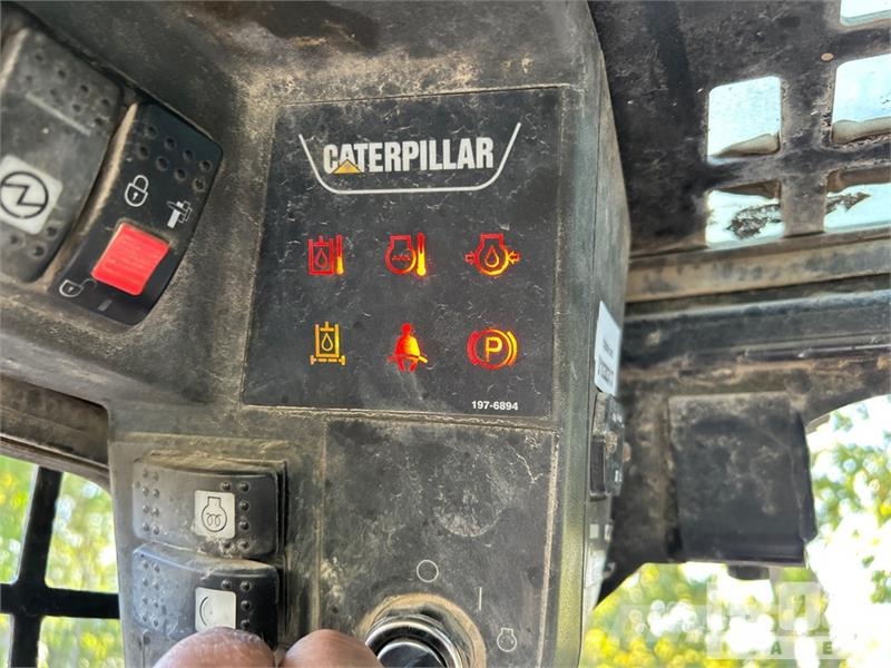 CAT 247B لوادر انزلاقية التوجيه