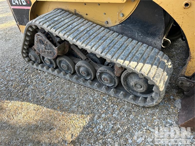 CAT 247B لوادر انزلاقية التوجيه