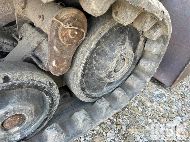 CAT 247B لوادر انزلاقية التوجيه
